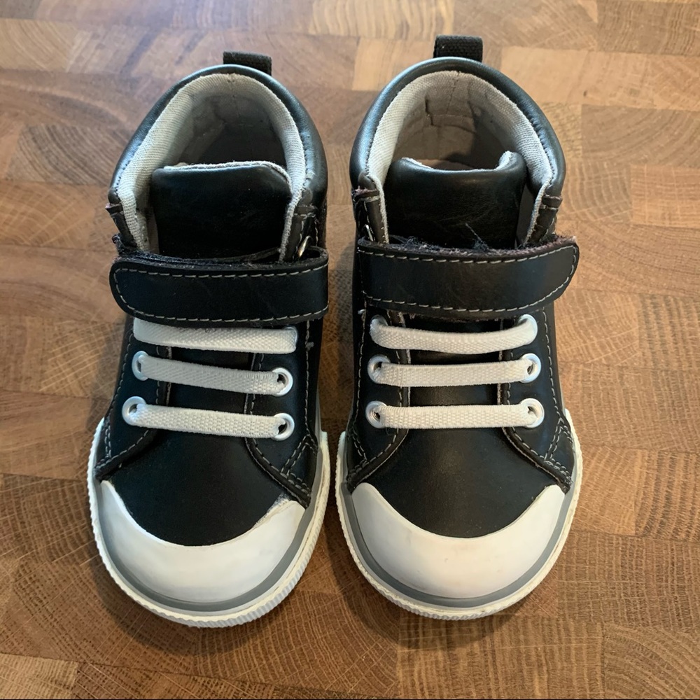 See Kai Run Peyton Leather Sneaker